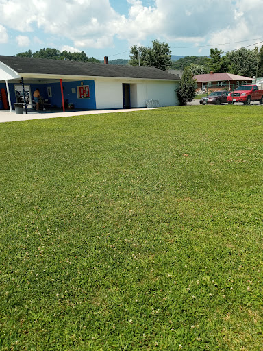 Saltville's Hardy Roberts Memorial Wave Pool - Thumbnail