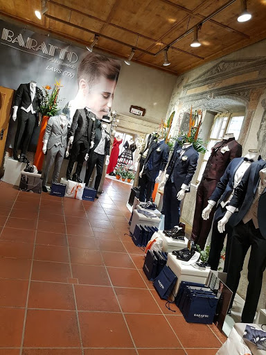 Abbigliamento Baratto