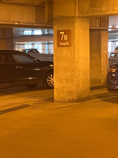 1000 North Water Street Structure | City of Milwaukee Public Parking - Thumbnail