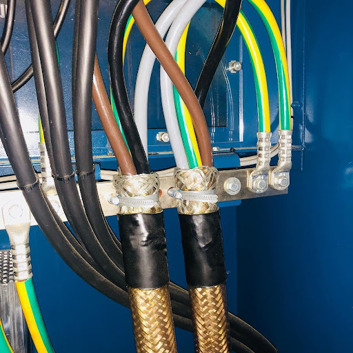 ¡Que las luces de Año Nuevo no te den un susto! 💡 En Electri
