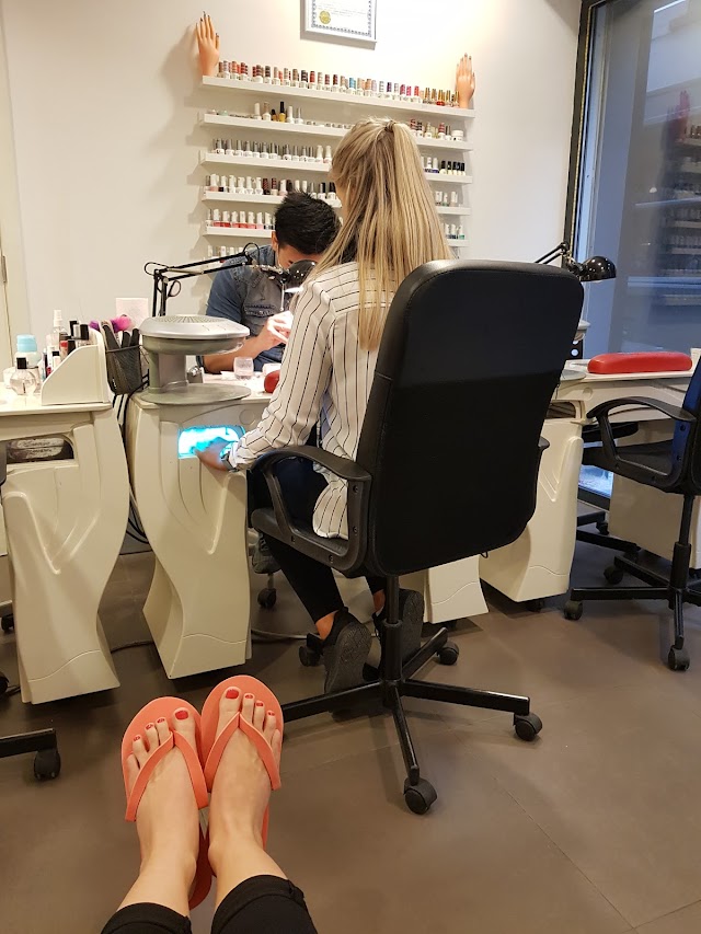 Zumani Nails