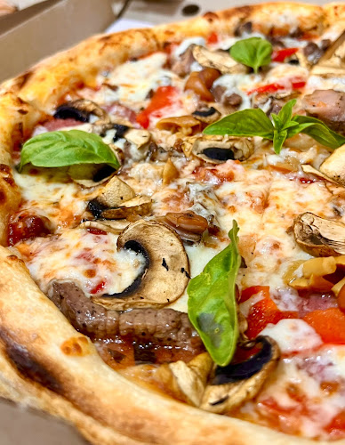 Піца і суші з собою