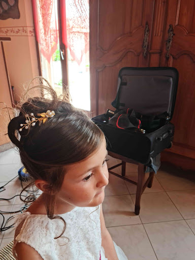 coiffeuse a domicile Sabine - Thumbnail