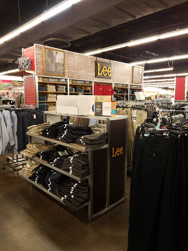Outlet Mall - Visual