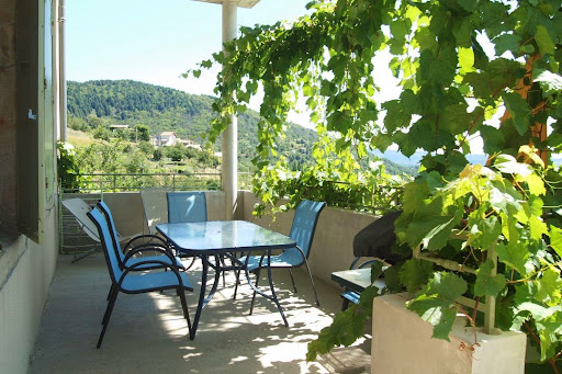 Photo de GITES DE LA BUISSONNIERE, Vue panoramique, Piscine, Terrasse, Nature, Randonnée, Thermes de Vals les Bains à Vals-les-Bains (07600)