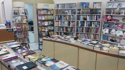 Photos of Spiritualist bookstore Deluz
