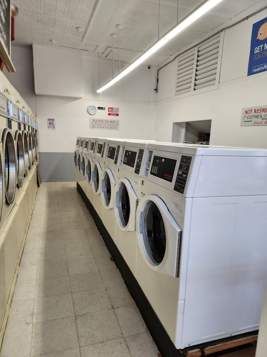 Oxford Street Laundry Coin-Op facility with washing machines in Cambridge