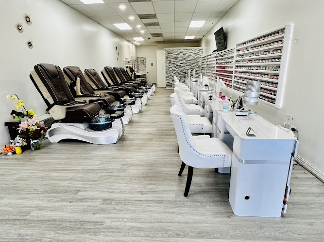 Pamper Nails And Lashes interior view