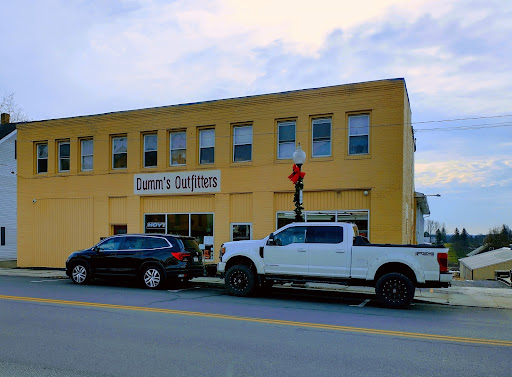 Dumm's Outfitters Logo