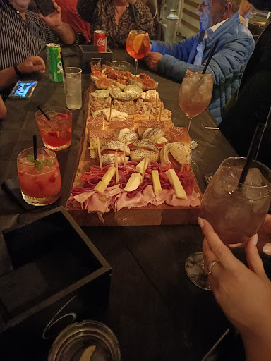 Wood Wine Pub - Thumbnail