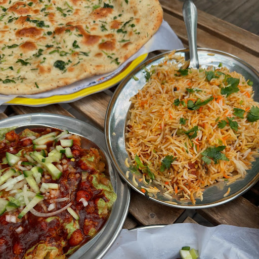 Mama Khan - Visual
