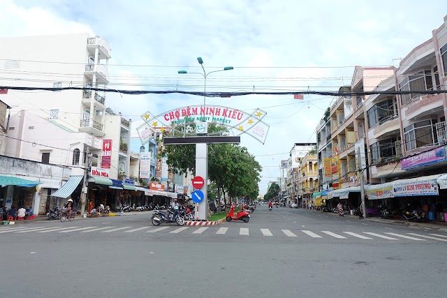 Night Market Ninh Kieu