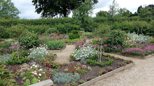 Kenilworth Castle and Elizabethan Garden