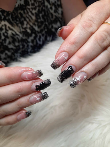 Love Nails & Lashes - Thumbnail