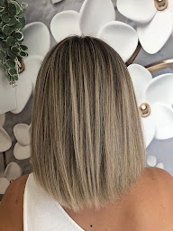 Photo n°9 de O salon doré à Auzebosc (Salon de coiffure)