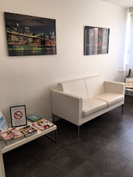 Photo n°3 de Dr Olivier Yllouz - Chirurgien-dentiste à Boulogne-Billancourt (Dentiste)