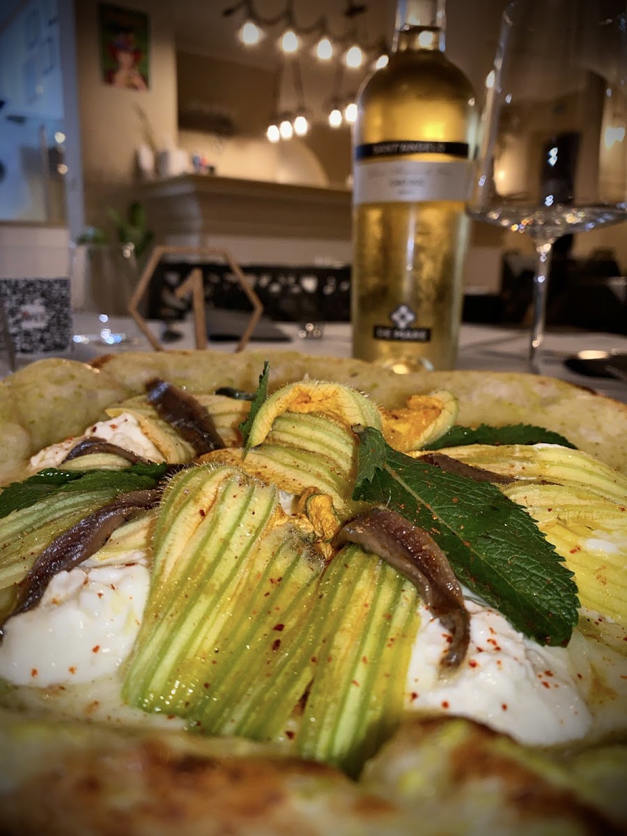 Madi - No Ordinary Pizza — photo 5