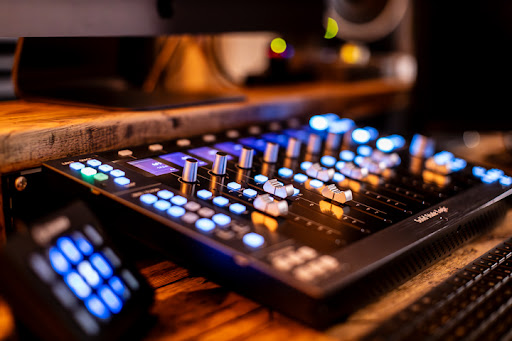 Lowe Frequency - Visual