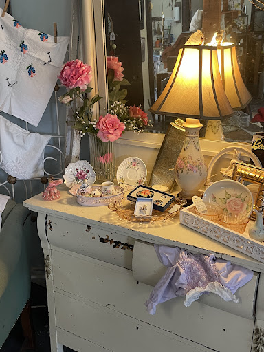 Sweet Tea's Antiques and Restoration - Thumbnail