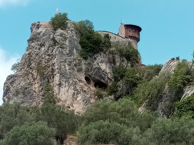 Petrela Castle