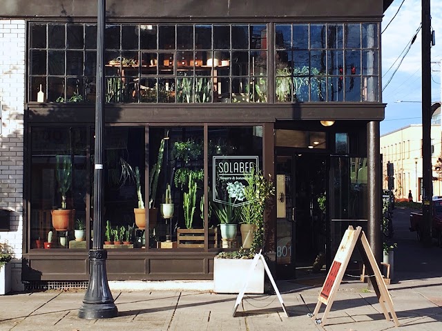 Solabee Flowers & Botanicals