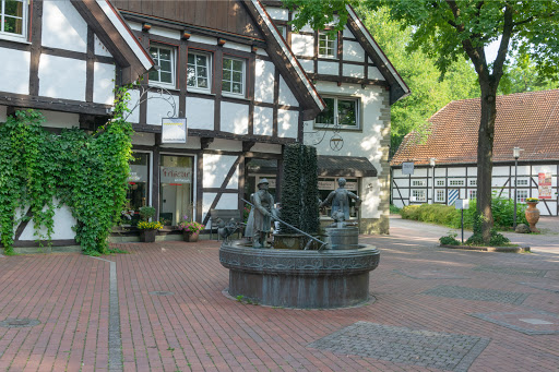 Bonifatius-Brunnen, Bad Sassendorf - Bonifatius Stirnberg (1986) - Thumbnail