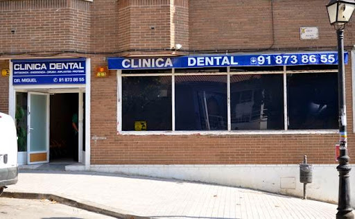 CLÍNICA DENTAL Dr. Miguel.