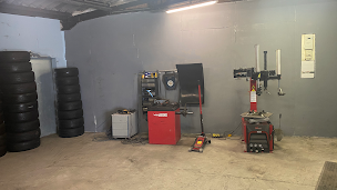 Photo n°1 de Elyass Pneus à Lille (Magasin de pneus)