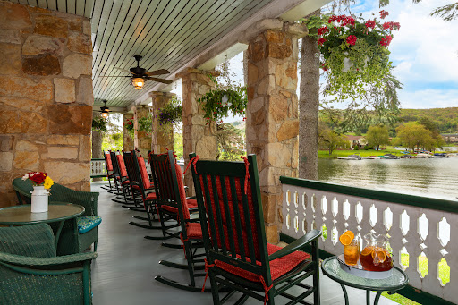Lake Pointe Inn Bed And Breakfast - Thumbnail