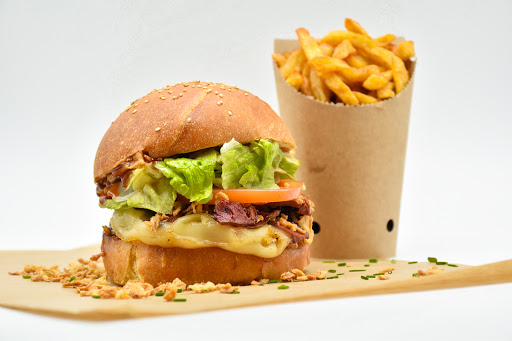 Photo 4 - BREAKING FOOD - Burgers, Poutines, Fish & Chips