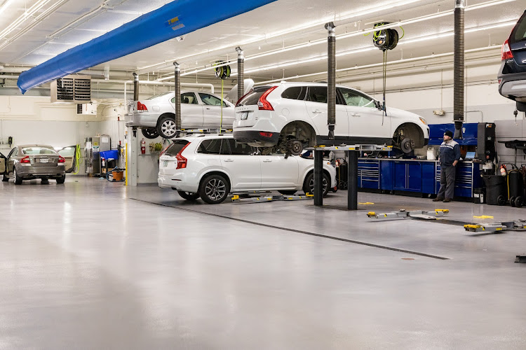 Lovering Volvo Cars Nashua