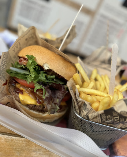Photo 3 - Burger Royale
