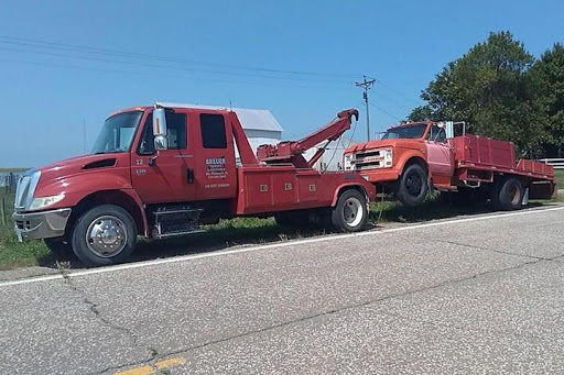Breuer Towing & Recovery Logo