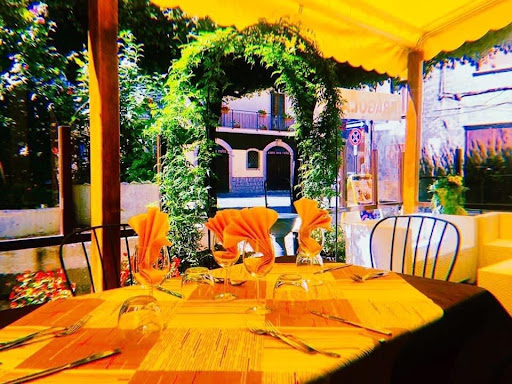 La Piazzetta Cafe & Restaurant