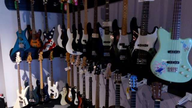 Roman Guitars
