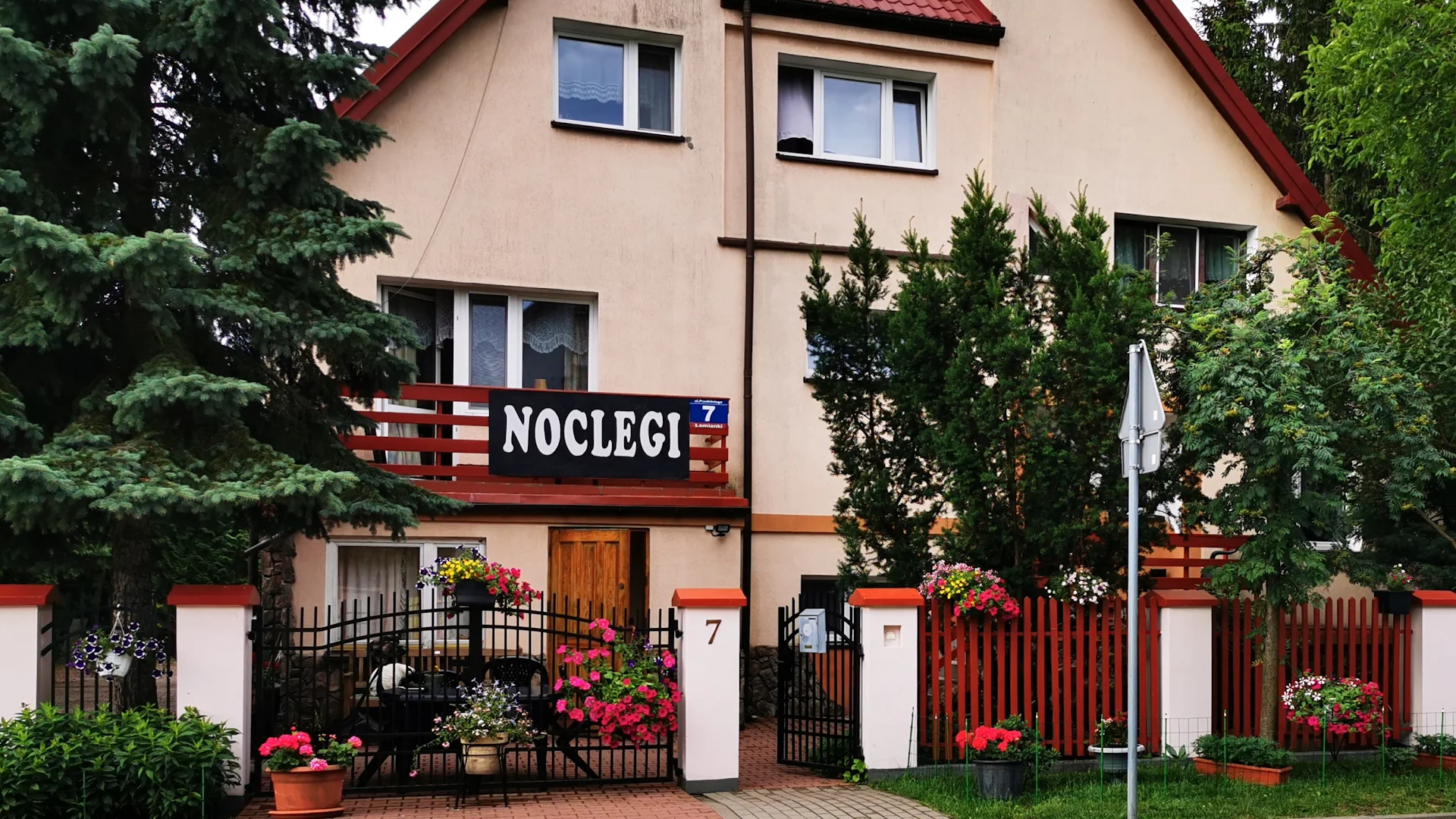 Rooms and Accommodation Łomianki