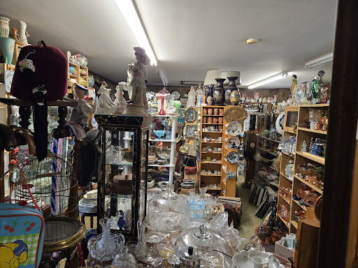 Russ & Barb's Antiques - Thumbnail