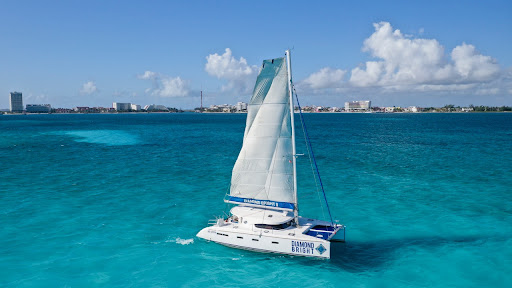 Diamond Bright Catamaran Cancún