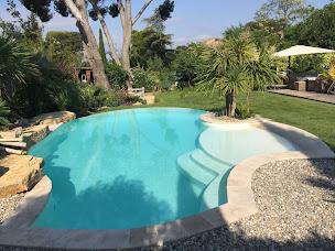 Photo n°4 de Expert Piscine Polyester à Fréjus (Service de réparation de piscines)