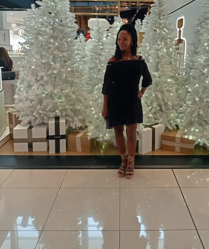 Relaxing Therapeutic Massage by Yolymar. Masaje terapéutico profesional por Yolymar.