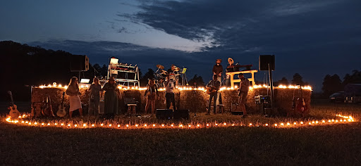 Laboratorium Muzyki lekcje gry na gitarze perkusji pianinie oraz lekcje śpiewu nauka gry na instrumentach klawiszowych
