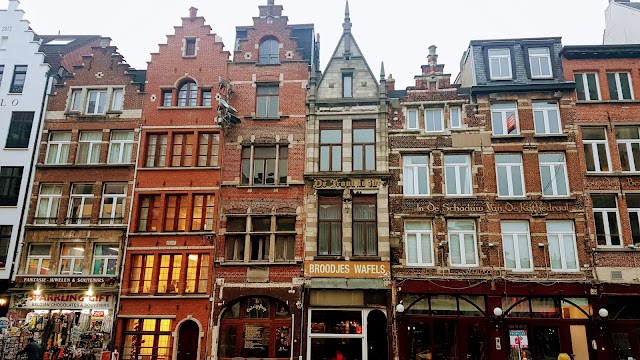 Nello & Patrache Statue