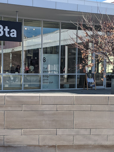 b8ta Oakbrook Gallery - United States