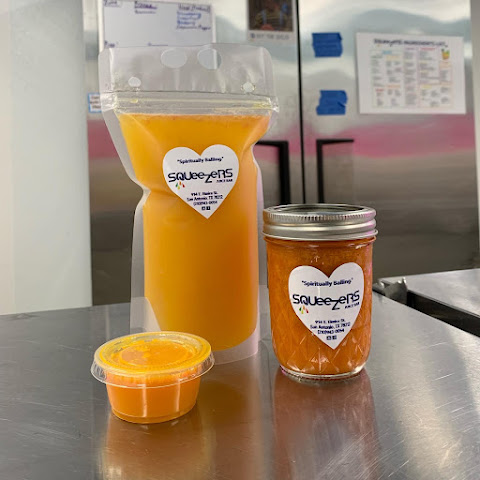 Squeezers Juice Bar by null