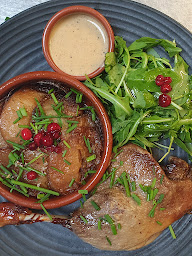 Photo n°30 de Restaurant LA TRIBU. Ouvert du lundi au SAMEDI MIDI!! 🤩 Terrasse chauffée côté jardin à Angers (Restaurant de plats à emporter)