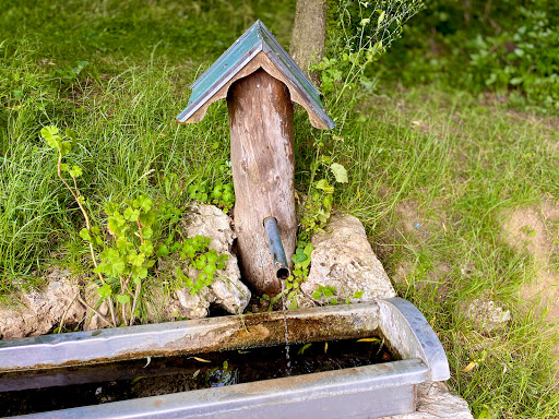 Sitzbank mit Brunnen - Thumbnail