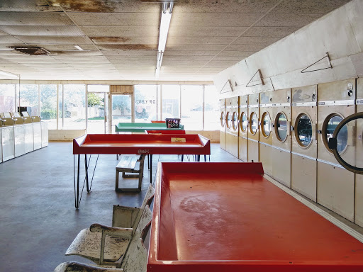 Bud's Laundry - Visual