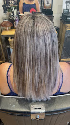 Photo n°2 de L'atelier de Stef (Expert Coloriste) à Saint-Genis-les-Ollières (Salon de coiffure)