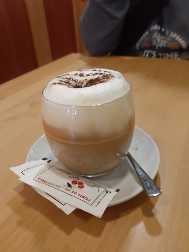 Forn de Pa i Pastisseria La Cirera - Thumbnail