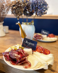 Photo n°4 de Regiøn (Restaurant, crêperie café & bubble Tea) à Clichy (Bar à vin)